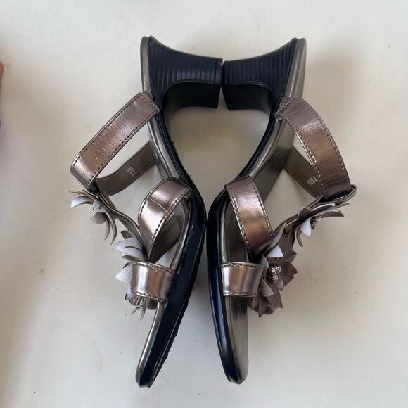 SBICCA of Colifornia Goldie Metallic Strappy Heeled Sandals Size 7.5W Flowers - Picture 6 of 14
